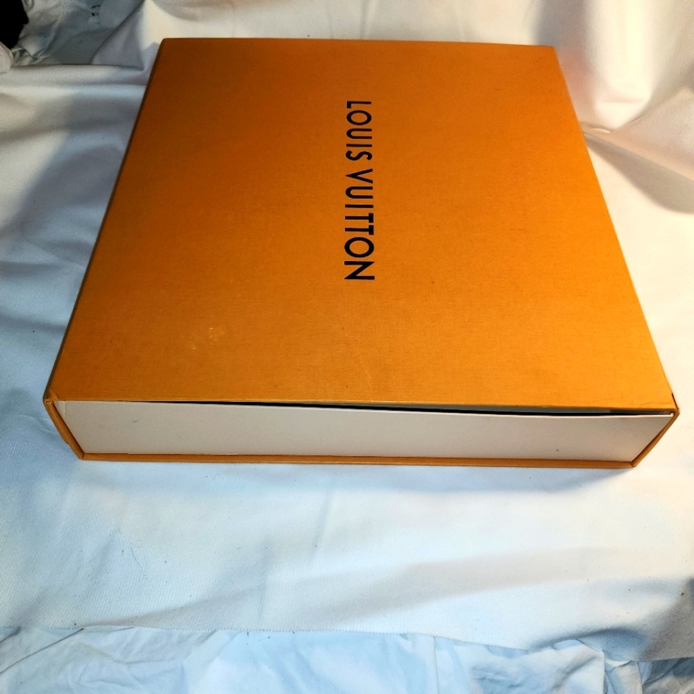 Louis Vuitton Gift Box - Picture 3 of 9